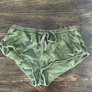 Hurley Shorty Shorts Size L 🥰🥰